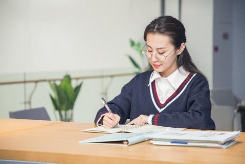 最新人工智能新闻，全新智能科技产品引领未来，重塑生活体验
