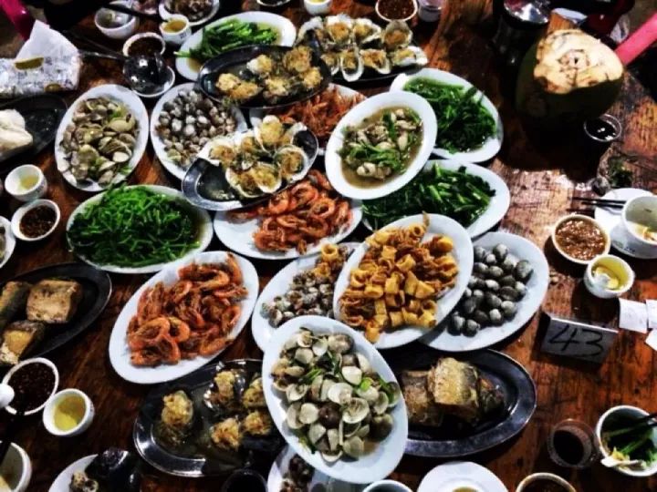 深夜美食盛宴，最新夜宵来袭，你准备好了吗？