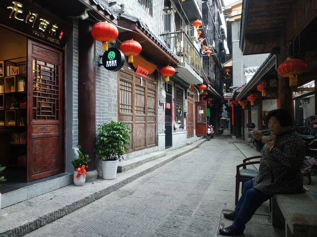 巷弄深处的独特风味，隐藏在小巷中的特色小店——百家号最新推荐