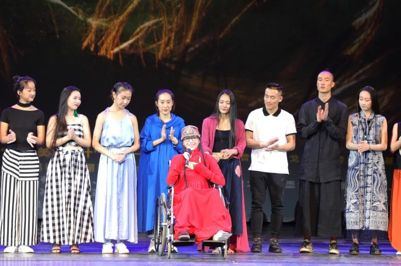 杨丽萍最新事件，与自然美景的亲密之旅，探寻内心平和与宁静的旅程