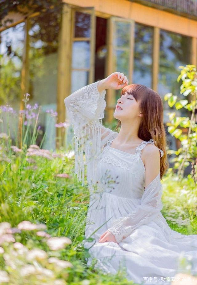 最新美女图，与自然美景的轻松邅逅