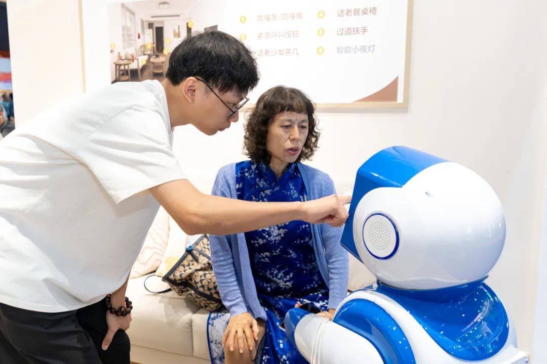 科技新品重塑花甲恋人之约的魅力生活